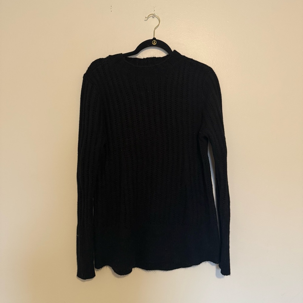 Motto | Classic Black Women's Crew Neck Sweater
